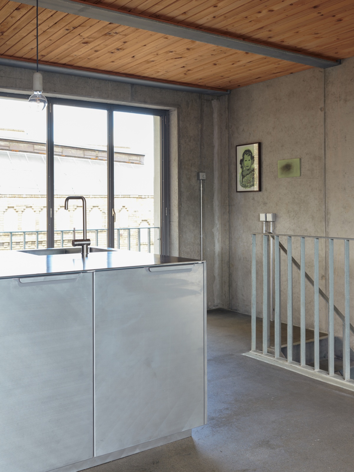 Aluminum fronts and countertop in stainless steel