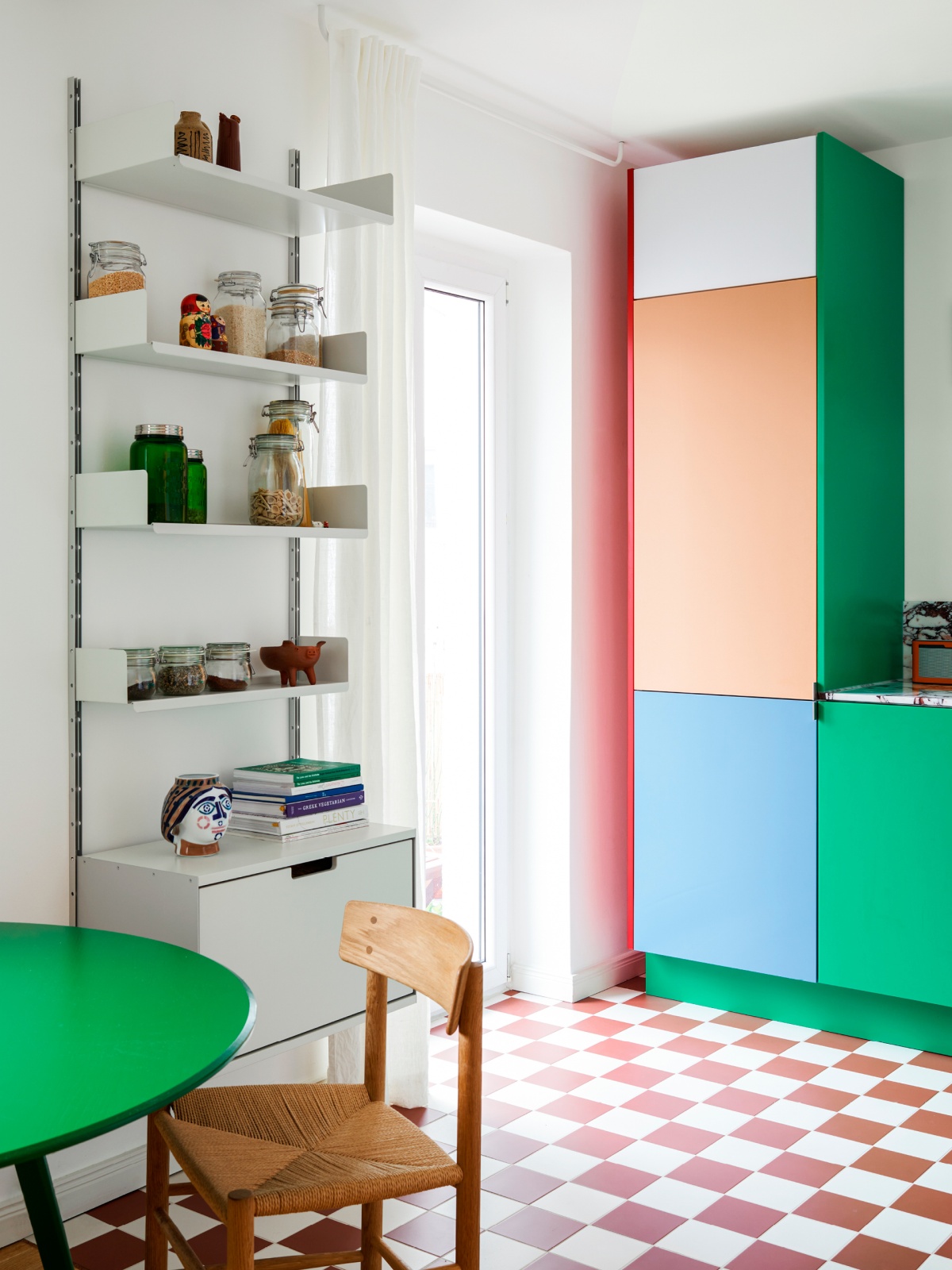 Mixed color MATCH kitchen