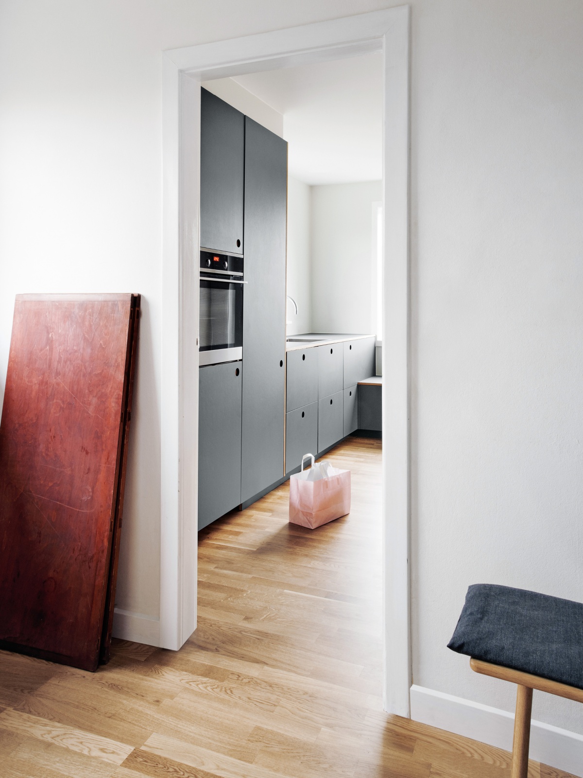 BASIS kitchen in linoleum and oak
