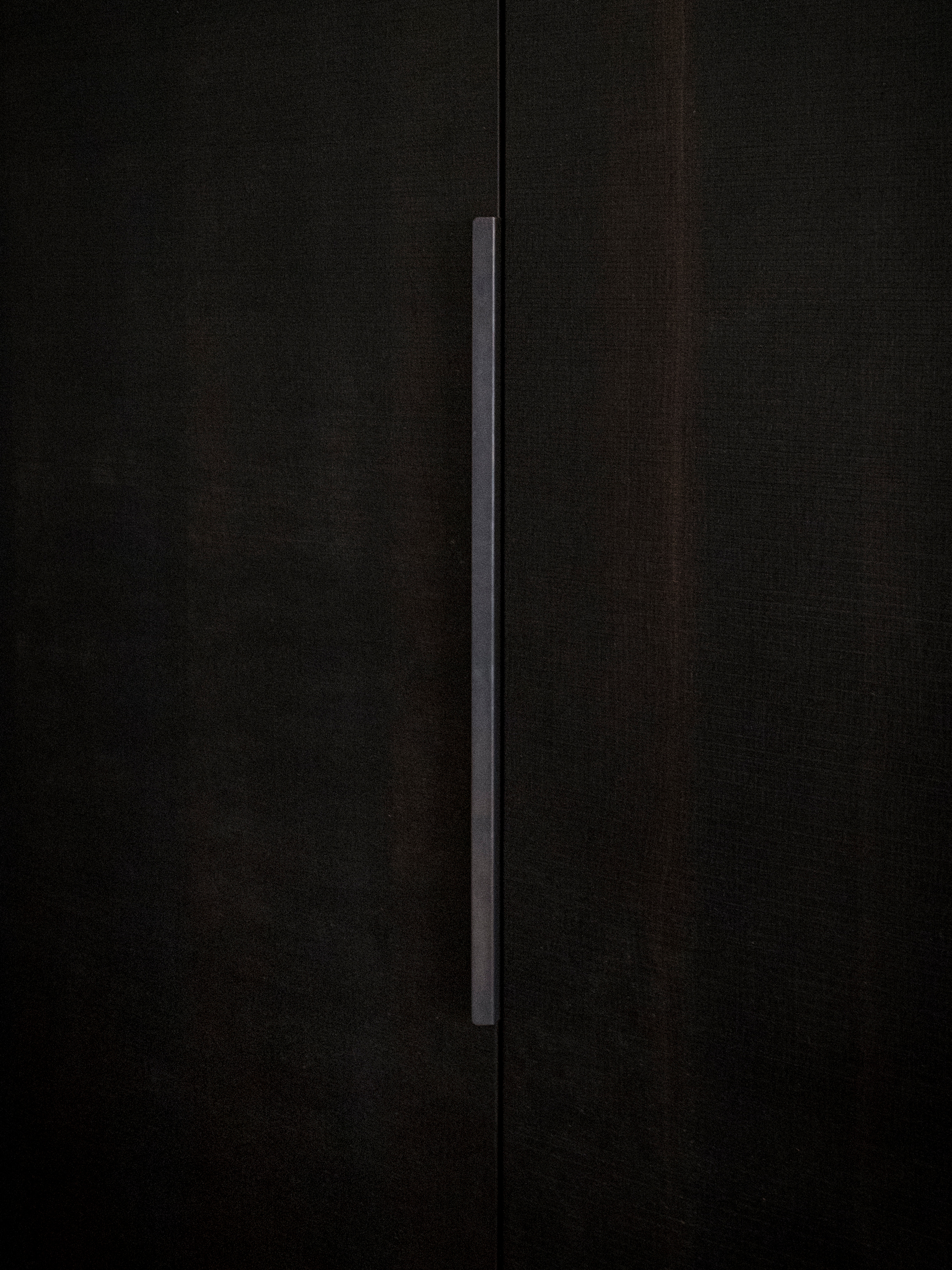 Handle in burnished copper.