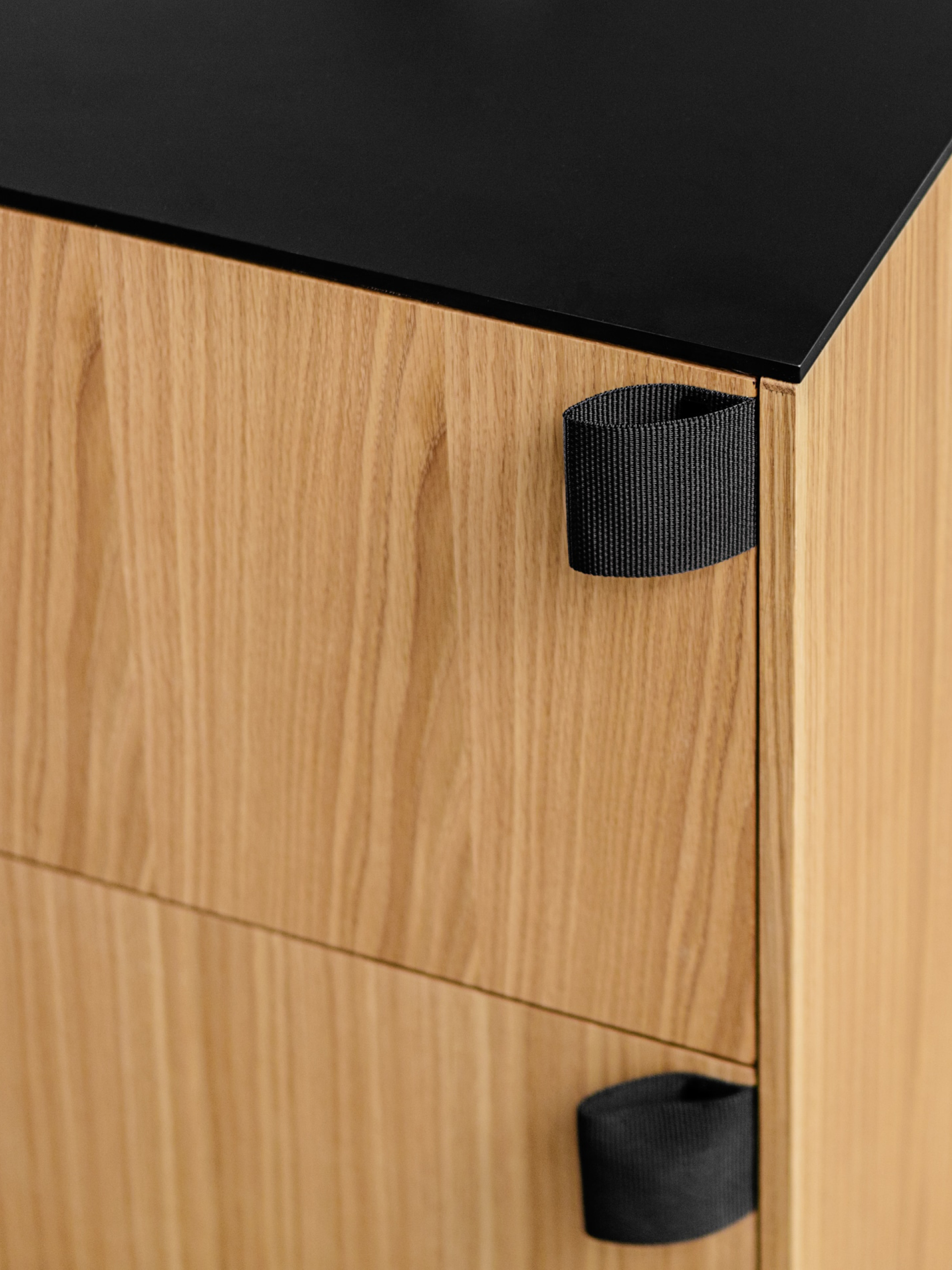Handles for STRAP natural oak kitchen