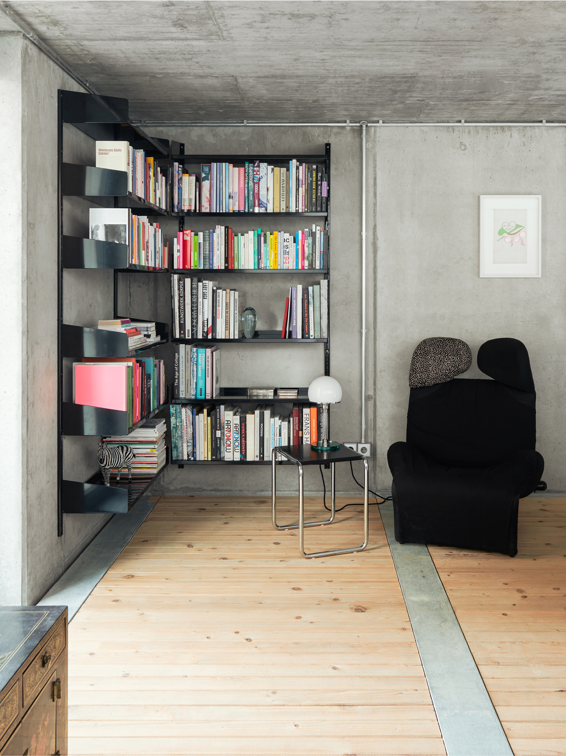 Bücherregal im Wohnzimmer