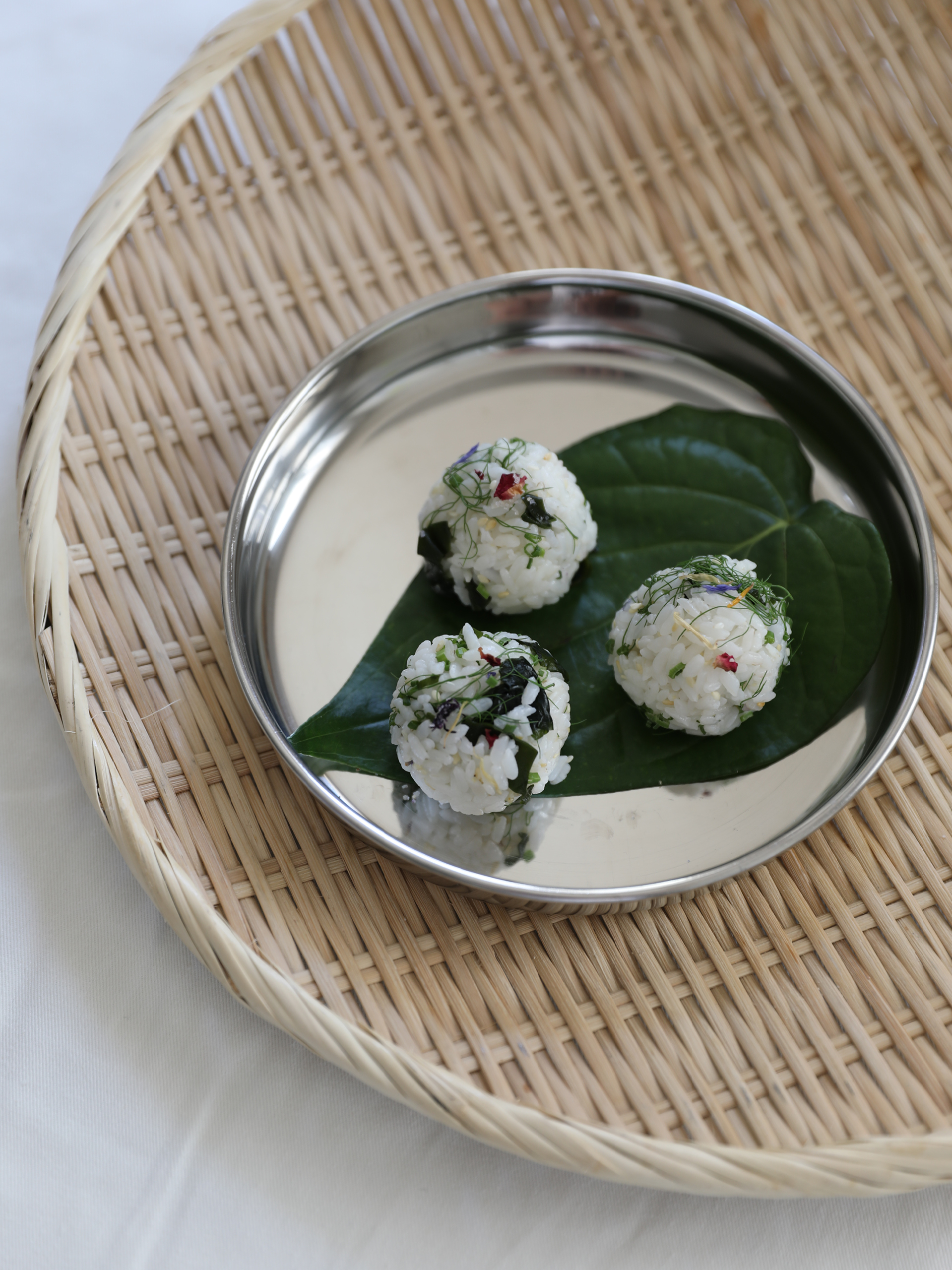 Seaweed and flower onigiri ballss